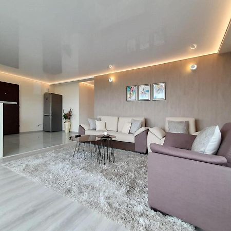 Sky View - Luxury Apartment With A Dream View Brasov Exterior photo